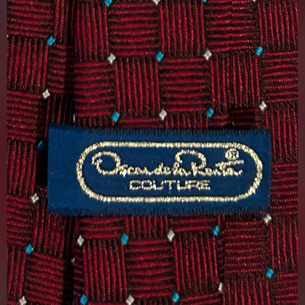 Oscar de la Renta vintage burgundy silk tie￼